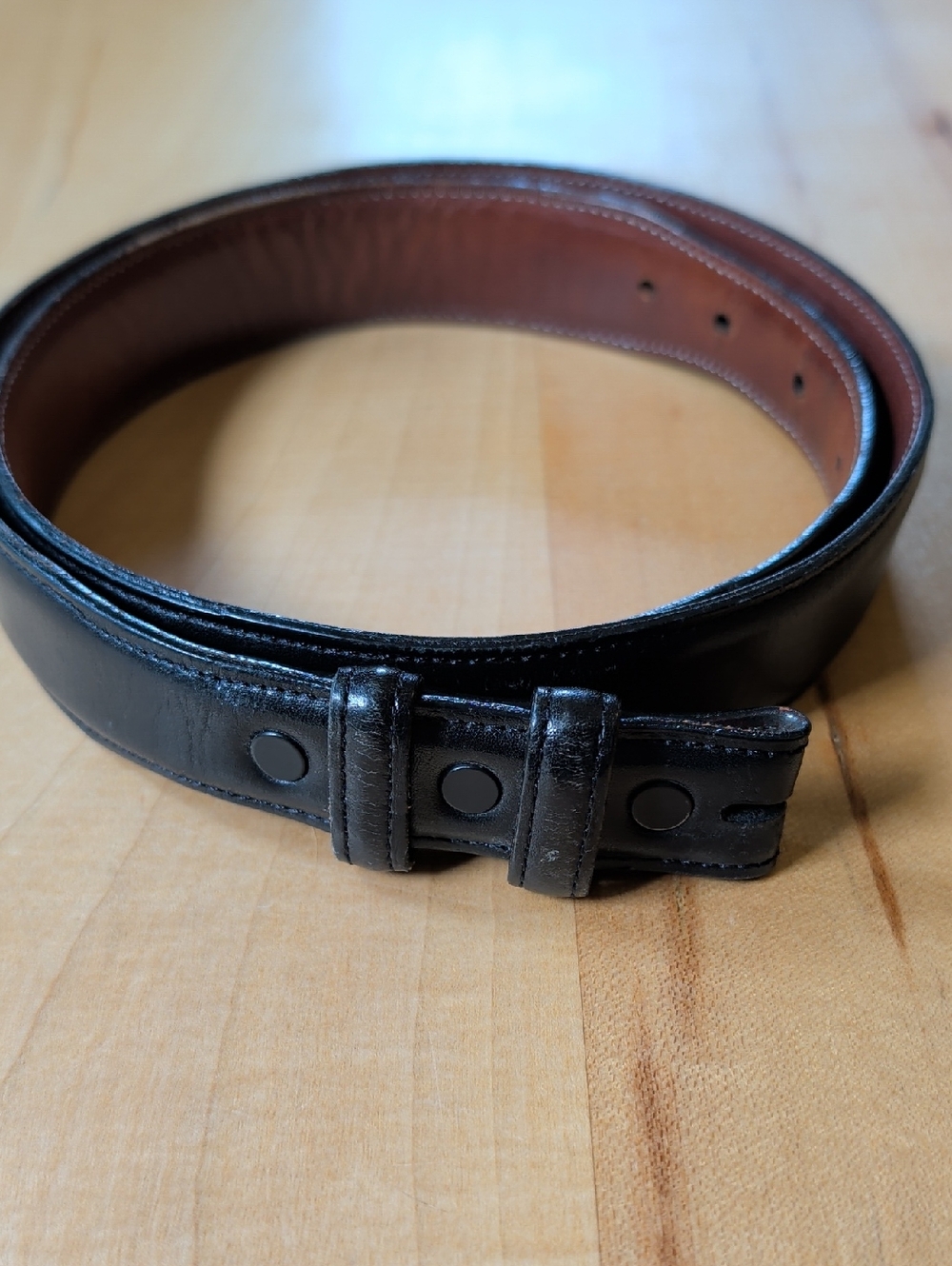 Classic Black Leather Men's Belt with Double Loop Detail